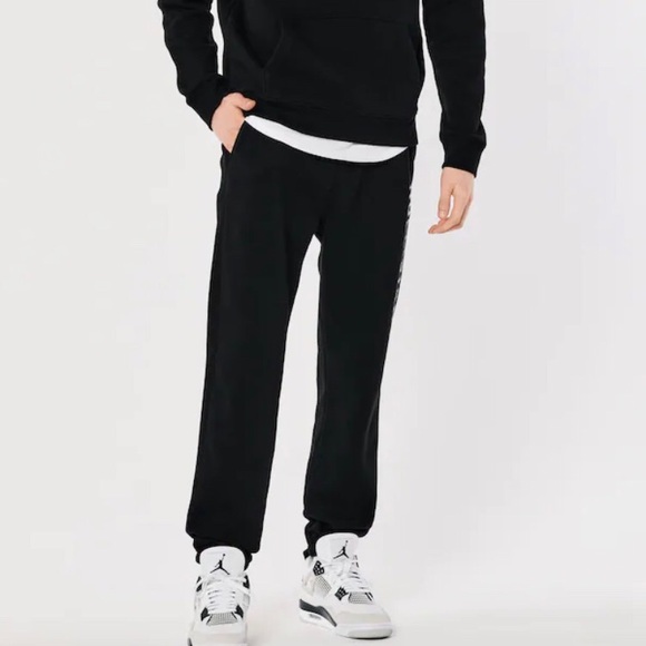 NWT: HOLLISTER RELAXED LOGO GRAPHIC SWEATPANTS NEW - Picture 1 of 6